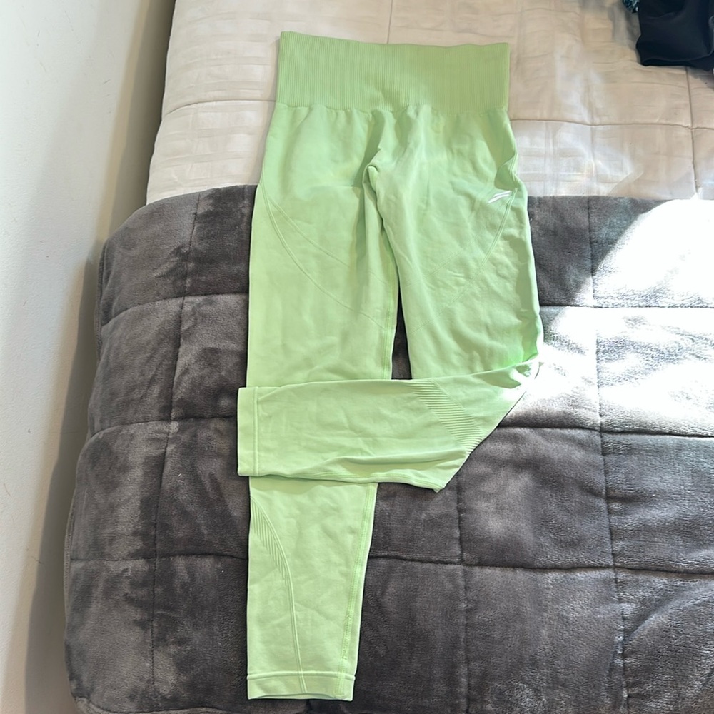 Butt scrunch lime leggings